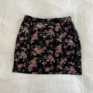 Women’s Forever 21 Black Floral Velvet Mini Skirt